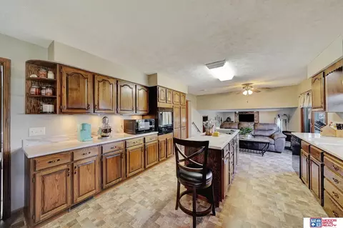 102 Regency Dr, Beatrice, NE 68310 photo 13