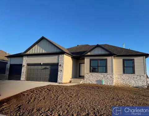 9708 Osprey Ln, Papillion, NE 68046