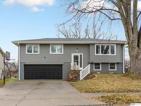 7405 Ivy Lane Dr, La Vista, NE 68128