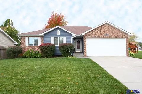 8041 Mckinty Ln, Lincoln, NE 68516