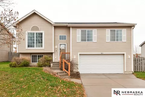 7423 Hanover St, Omaha, NE 68122