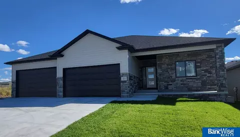 7601 Jimmie Ave, Lincoln, NE 68516