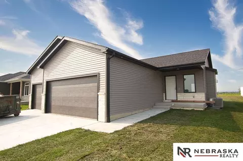 750 W Avondale Ct, Lincoln, NE 68523