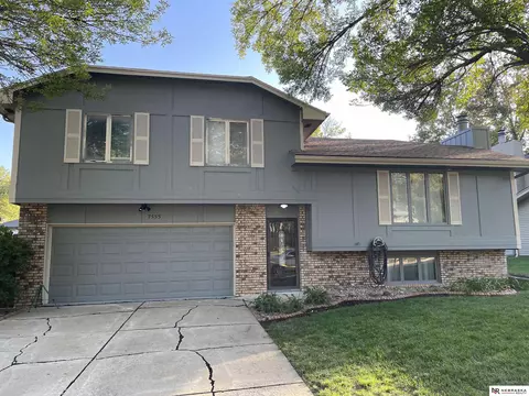7555 Drexel St, Omaha, NE 68127