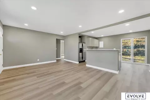 7358 S 69th St, La Vista, NE 68128