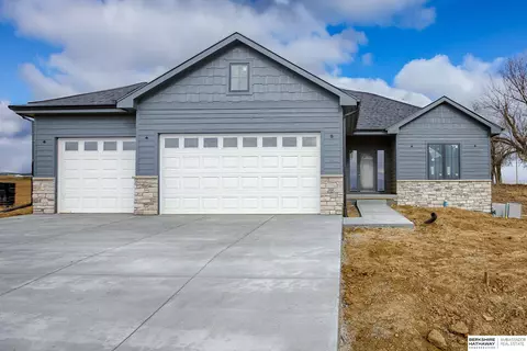 2835 Southern Hills Dr, Blair, NE 68008