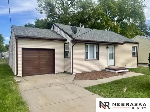 1015 Pine St, Council Bluffs, IA 51501