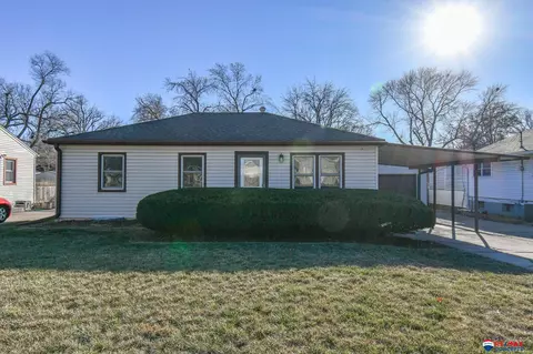 915 Hartley St, Lincoln, NE 68521