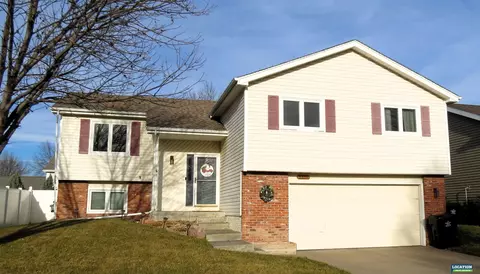 5336 NW 6 St, Lincoln, NE 68521