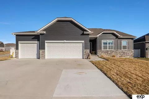 16914 Glenn Cir, Gretna, NE 68028