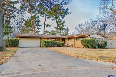3125 Prairie Hill Cir, Lincoln, NE 68506