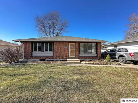 4911 S 47 St, Lincoln, NE 68516