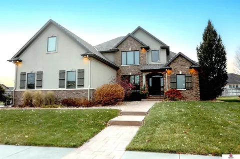 9049 S 30 St, Lincoln, NE 68516