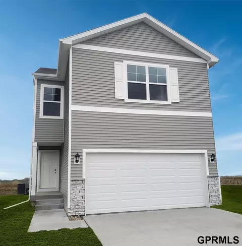 9438 Reynolds St, Omaha, NE 68122