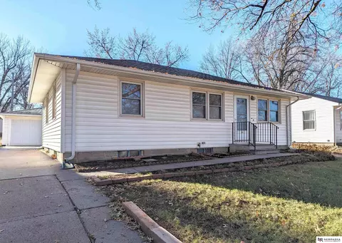 6135 Fremont St, Lincoln, NE 68507