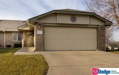 8401 Peregrine Ct, Lincoln, NE 68505
