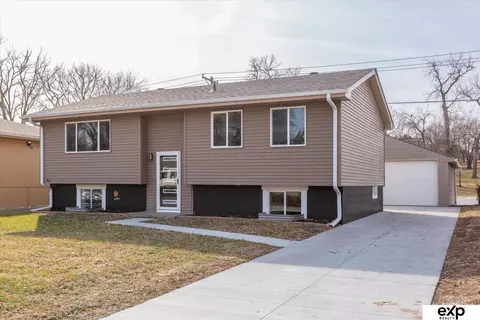 7727 Park View Blvd, La Vista, NE 68128