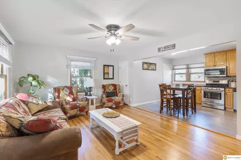 1210 Sunny Ln, Bellevue, NE 68005