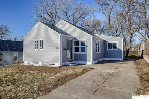 3718 Saratoga St, Omaha, NE 68111