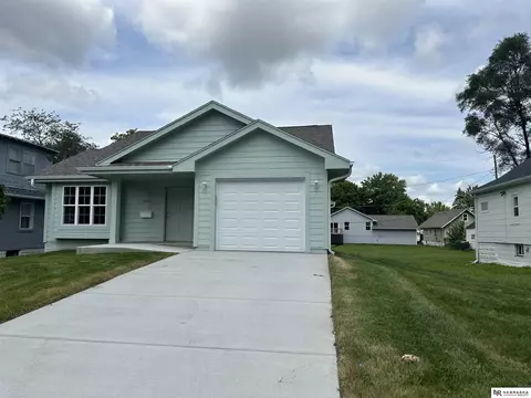 2824 Laurel Ave, Omaha, NE 68111