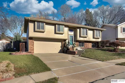 6715 Woodbine Cir, Ralston, NE 68127