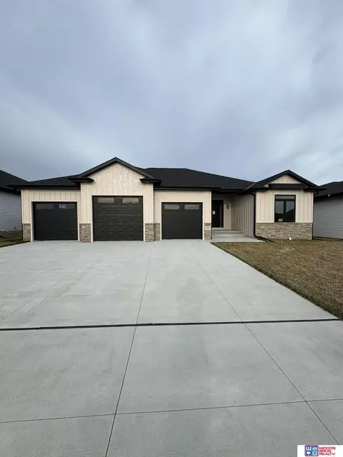 10141 S 73rd St, Lincoln, NE 68516