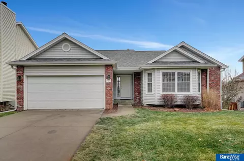 7020 S 32 St, Lincoln, NE 68516