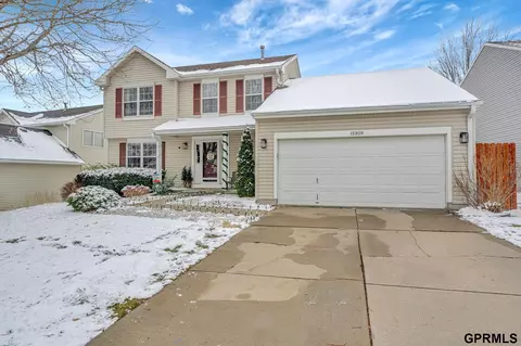 15909 T St, Omaha, NE 68135