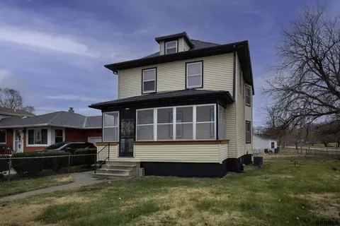3047 Evans St, Omaha, NE 68111