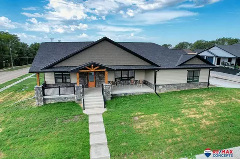 833 Ironwood Dr, Seward, NE 68434