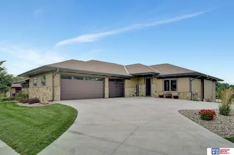 7220 NW 10th St, Lincoln, NE 68521
