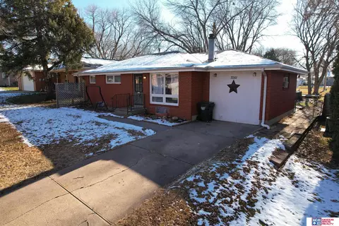 7051 Colby St, Lincoln, NE 68505