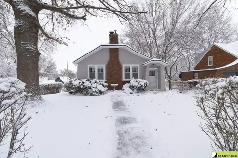 1001 S 52nd St, Omaha, NE 68106