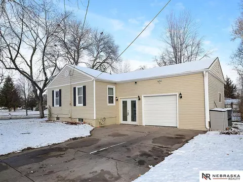 2521 S 8th St, Council Bluffs, IA 51501