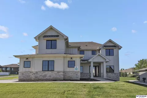 7664 Von St, Papillion, NE 68046