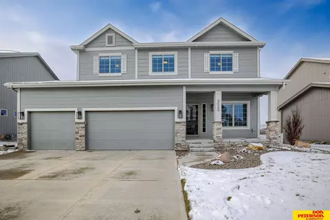 5020 N 181st St, Elkhorn, NE 68022