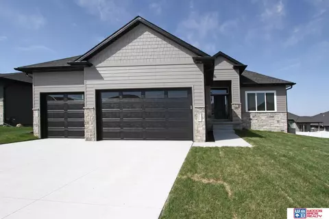 911 N 105th St, Lincoln, NE 68527