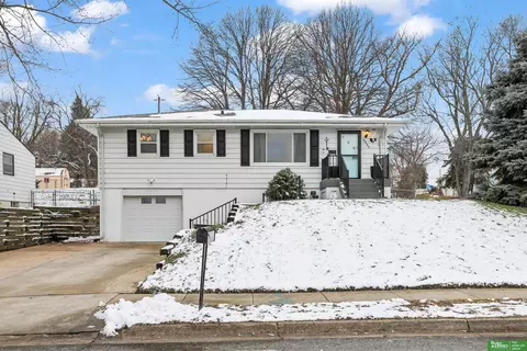 9435 Tomahawk Blvd, Omaha, NE 68134