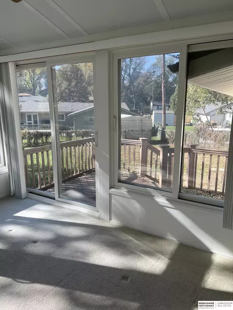 10323 Wright St, Omaha, NE 68124 photo 8