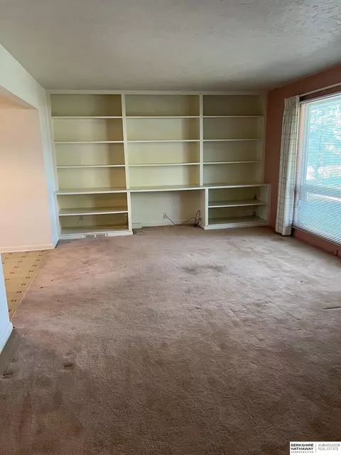 10323 Wright St, Omaha, NE 68124 photo 2