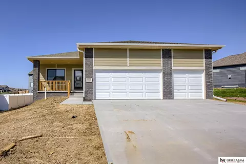 4908 Heartland Dr, Papillion, NE 68046