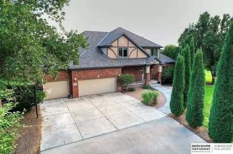 6533 Countryview Rd, Lincoln, NE 68516