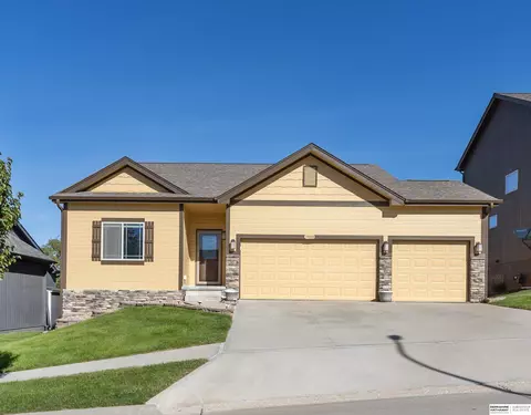 19880 K St, Omaha, NE 68135