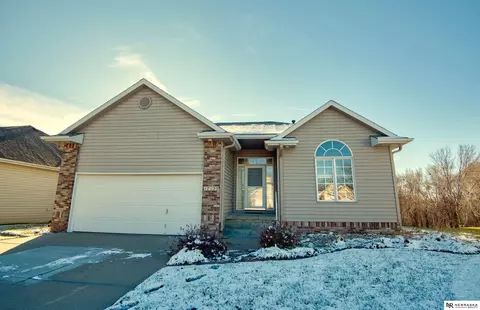 17125 Lafayette Cir, Omaha, NE 68118