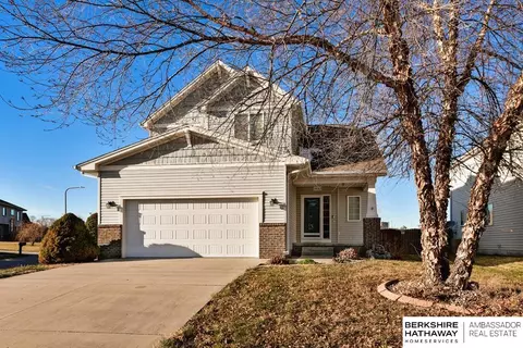 1620 Barrington Pkwy, Papillion, NE 68046