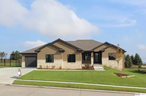 12214 Carpenter St, Papillion, NE 68046