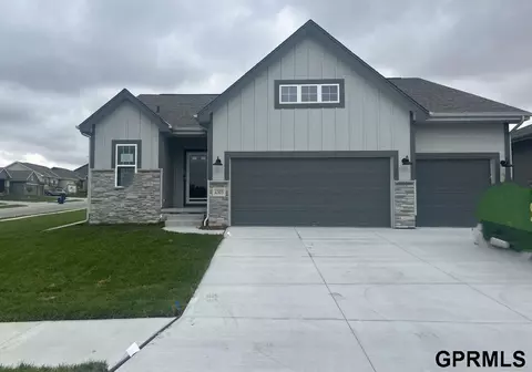 4303 Chennault St, Bellevue, NE 68123