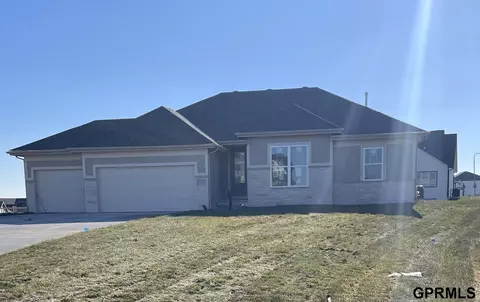 725 N 10 Ave, Springfield, NE 68059