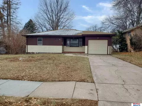2422 S 49th St, Omaha, NE 68106