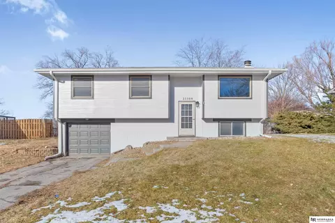 21508 Old Coach Rd, Elkhorn, NE 68022